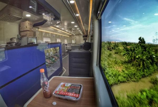Jangan Bingung, Ini Cara Pesan Makanan di Dalam Kereta Api Jangan Bingung, Ini Cara Pesan Makanan di Dalam Kereta Api