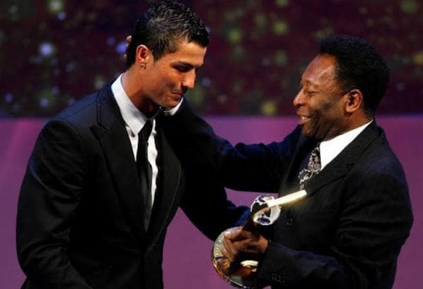 Si Raja Sepakbola Pele Meninggal Dunia, Cristiano Ronaldo Ucapkan Pesan Menyentuh Si Raja Sepakbola Pele Meninggal Dunia, Cristiano Ronaldo Ucapkan Pesan Menyentuh