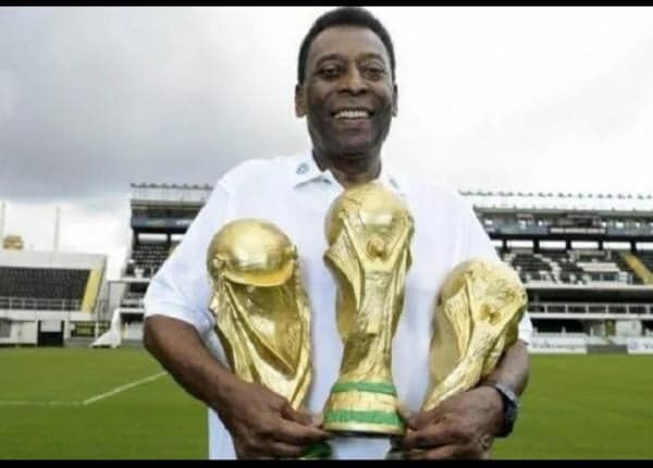 Pele, Bintang Sepakbola Dunia Tutup Usia Pele, Bintang Sepakbola Dunia Tutup Usia