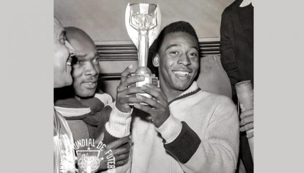 Pele, Sang Legenda Sepakbola Dunia Tutup Usia Pele, Sang Legenda Sepakbola Dunia Tutup Usia