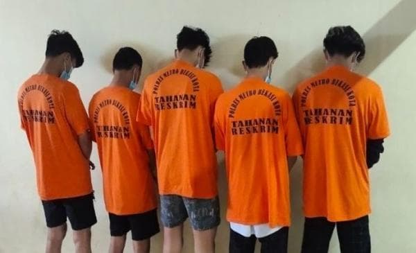 Tidak Bayar Penuh Cewek Prostitusi Online Open BO, Seorang Pemuda di Bekasi Tewas Dicelurit Tidak Bayar Penuh Cewek Prostitusi Online Open BO, Seorang Pemuda di Bekasi Tewas Dicelurit