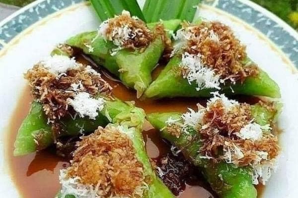 Lupis, Kue yang Sering Diburu Oleh Semua Kalangan Lupis, Kue yang Sering Diburu Oleh Semua Kalangan