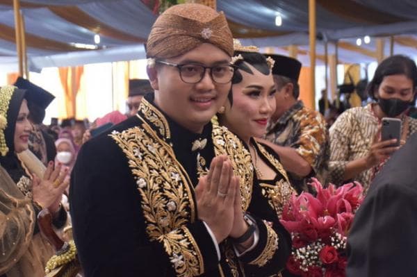 Bak Royal Wedding, Begini Suasana Ngunduh Mantu Ilyas dan Putri,KGPAA Mangkunegaran X:Uri-uri Budaya Bak Royal Wedding, Begini Suasana Ngunduh Mantu Ilyas dan Putri,KGPAA Mangkunegaran X:Uri-uri Budaya