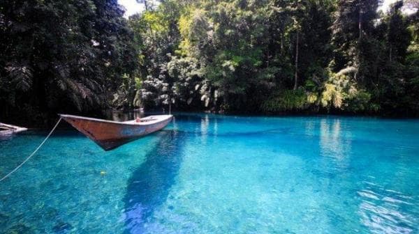 Labuan Cermin, Pesona Danau Mirip Kaca di Kalimantan Timur Labuan Cermin, Pesona Danau Mirip Kaca di Kalimantan Timur