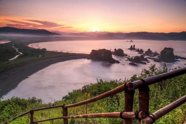 Keindahan Teluk Love Jember, Wisata Bak Surga Cinta Keindahan Teluk Love Jember, Wisata Bak Surga Cinta