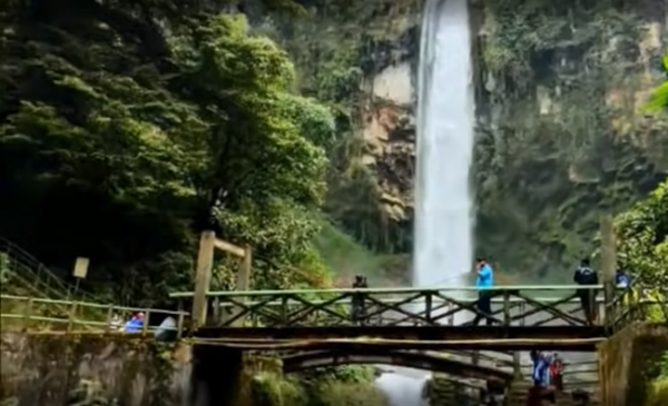 Harga Tiket Masuk Grojogan Sewu Karanganyar, Air Terjun Terindah di Lereng Gunung Purba Harga Tiket Masuk Grojogan Sewu Karanganyar, Air Terjun Terindah di Lereng Gunung Purba