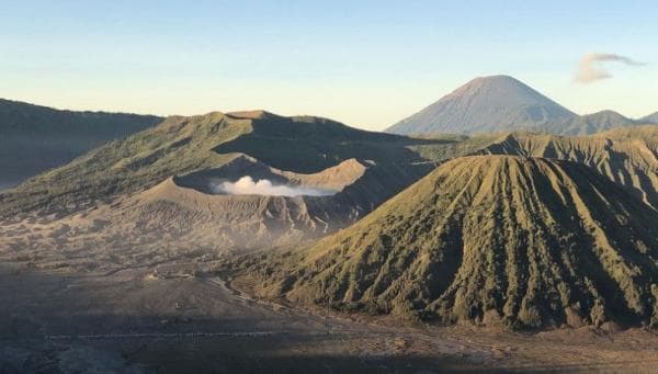 Kawah Gunung Bromo Keluarkan Sinar Api dan Bau Belerang Menyengat, Masyarakat Diminta Wasapada Kawah Gunung Bromo Keluarkan Sinar Api dan Bau Belerang Menyengat, Masyarakat Diminta Wasapada