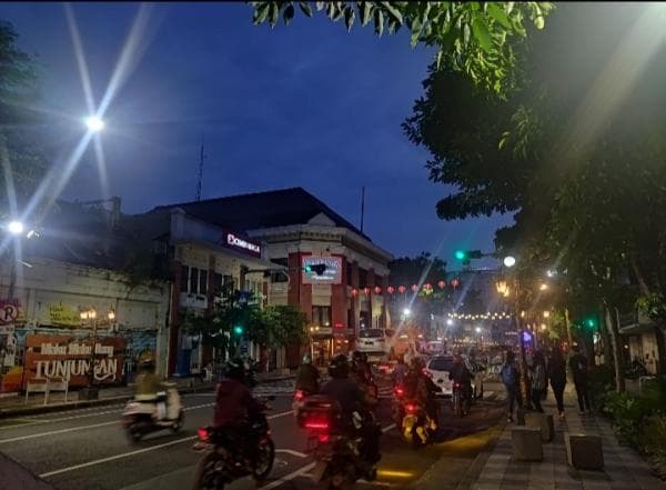 Mengenal Sejarah Jalan Tunjungan yang Dulunya Menjadi Pusat Komersial Kota Surabaya Mengenal Sejarah Jalan Tunjungan yang Dulunya Menjadi Pusat Komersial Kota Surabaya