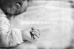 Tragis! Bayi dengan Tali Pusar Dibuang di Pesisir Pantai
