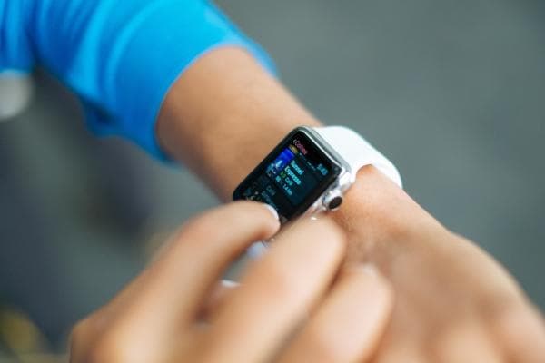 Teknologi Kamera Smartwatch Resmi Dipatenkan Apple, Begini Cara Kerjanya Teknologi Kamera Smartwatch Resmi Dipatenkan Apple, Begini Cara Kerjanya