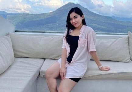 Inilah Beberapa Wanita Cantik yang Menghiasi Dunia Transportasi Inilah Beberapa Wanita Cantik yang Menghiasi Dunia Transportasi