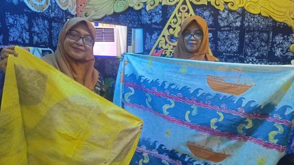 Keren! Batik Tulis Karya Pelajar SMA Hang Tuah 2 Gedangan Laku Terjual Keren! Batik Tulis Karya Pelajar SMA Hang Tuah 2 Gedangan Laku Terjual