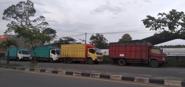 Hanya 4 Ribu Truk Batu Bara yang Diizinkan Beroperasi per Malam di Jambi Hanya 4 Ribu Truk Batu Bara yang Diizinkan Beroperasi per Malam di Jambi
