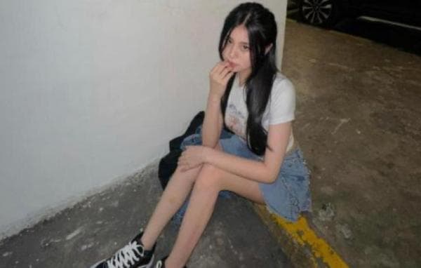 Potret Seksi Terbaru Gebian Pakai Rok Mini Ngemper di Parkiran, Netizen Salfok Potret Seksi Terbaru Gebian Pakai Rok Mini Ngemper di Parkiran, Netizen Salfok