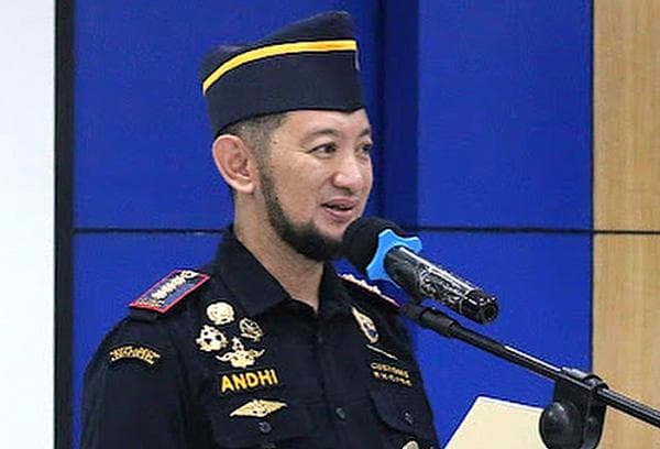 KPK Menetapkan Andhi Pramono Kepala Bea Cukai Makassar sebagai Tersangka Kasus Gratifikasi KPK Menetapkan Andhi Pramono Kepala Bea Cukai Makassar sebagai Tersangka Kasus Gratifikasi