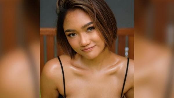 Potret Terbaru Marion Jola di Pantai, Netizen: Nggak Kuat Melihatnya Potret Terbaru Marion Jola di Pantai, Netizen: Nggak Kuat Melihatnya