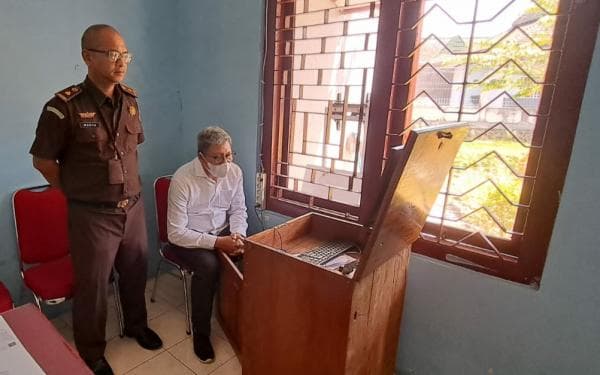 Kasus Korupsi Pengadaan Tanah Bulog di Grobogan, Paul Christian Divonis 1 Tahun Denda Rp50 Juta Kasus Korupsi Pengadaan Tanah Bulog di Grobogan, Paul Christian Divonis 1 Tahun Denda Rp50 Juta