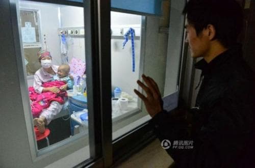 Demi Anaknya Orangtua Jadi Samsak Tinju hingga Jual Pelukan, Ini Kisahnya Mengharukan ! Demi Anaknya Orangtua Jadi Samsak Tinju hingga Jual Pelukan, Ini Kisahnya Mengharukan !