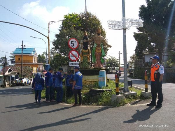 Rawan Kecelakaan, Dishub Tambah Rambu Lalu Lintas di Kecamatan Tongas dan Sukapura Rawan Kecelakaan, Dishub Tambah Rambu Lalu Lintas di Kecamatan Tongas dan Sukapura