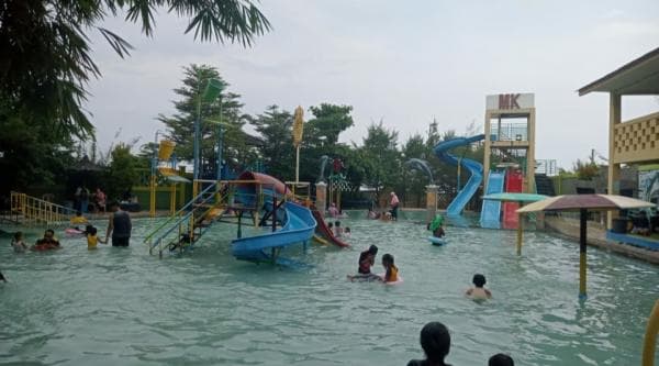 Kolam Renang Mustika Pantai Karangpotong Cianjur Jadi Pilihan Warga Untuk Berlibur Kolam Renang Mustika Pantai Karangpotong Cianjur Jadi Pilihan Warga Untuk Berlibur