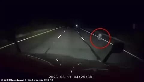 Ih, serem...! Dashcam Truk Tangkap Penampakan Hantu Gentayangan di Jalan Tol Ih, serem...! Dashcam Truk Tangkap Penampakan Hantu Gentayangan di Jalan Tol