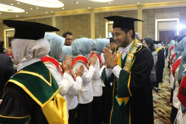 Fakultas Farmasi Unjani Ambil Sumpah dan Janji Lulusan Profesi Apoteker Fakultas Farmasi Unjani Ambil Sumpah dan Janji Lulusan Profesi Apoteker