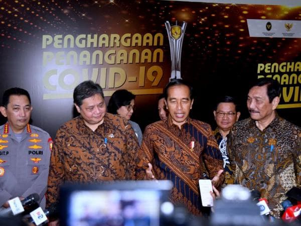 Garda Terdepan Penanganan Covid-19, Holding BUMN Farmasi Raih Penghargaan PPKM Award 2023 Garda Terdepan Penanganan Covid-19, Holding BUMN Farmasi Raih Penghargaan PPKM Award 2023
