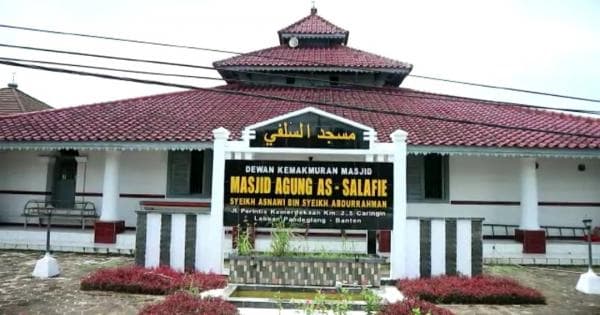 Subhanallah! Masjid Peninggalan Syekh Asnawi Caringin yang Dibangun 1877 Masih Berdiri Kokoh Subhanallah! Masjid Peninggalan Syekh Asnawi Caringin yang Dibangun 1877 Masih Berdiri Kokoh