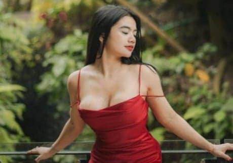 Pakai Dress Merah Rendah, Youtuber Fbyana Semakin Pesona Dimata Pria