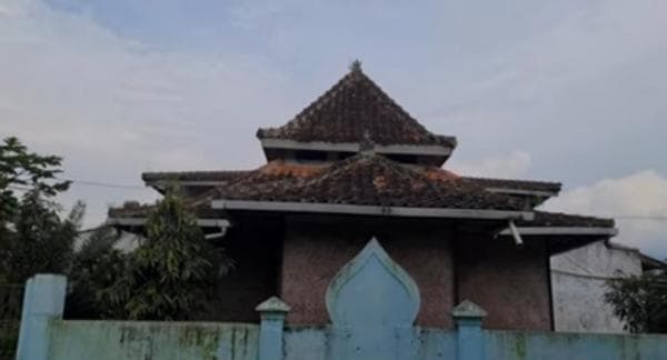 Masjid Tertua di Garut Peninggalan Syech Ja`far Shidiq Dibangun Abad ke 16 Masjid Tertua di Garut Peninggalan Syech Ja`far Shidiq Dibangun Abad ke 16