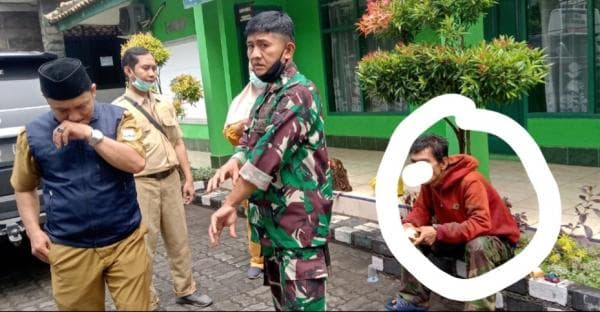 Pria ODGJ di Cilegon Kabur dan Ngamuk, Petugas Suntik Obat Penenang Pria ODGJ di Cilegon Kabur dan Ngamuk, Petugas Suntik Obat Penenang