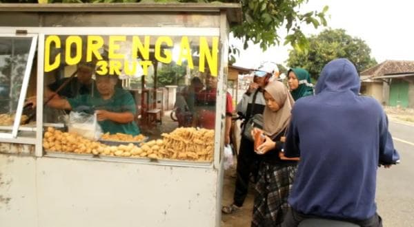Gorengan dan Es Campur, Takjil Favorit Masyarakat di Malingping Lebak Gorengan dan Es Campur, Takjil Favorit Masyarakat di Malingping Lebak