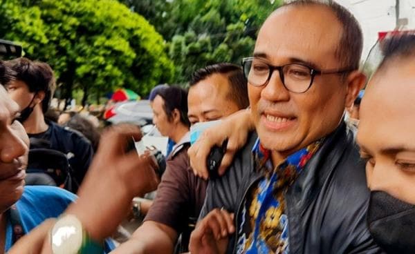 Resmi! KPK Tetapkan Rafael Alun Trisambodo Tersangka Resmi! KPK Tetapkan Rafael Alun Trisambodo Tersangka
