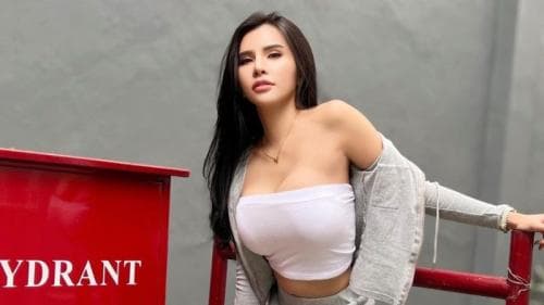 Pakai Kemben Putih Ketat, Penampilan Maria Vania Bikin Netizen Gemes !! Pakai Kemben Putih Ketat, Penampilan Maria Vania Bikin Netizen Gemes !!