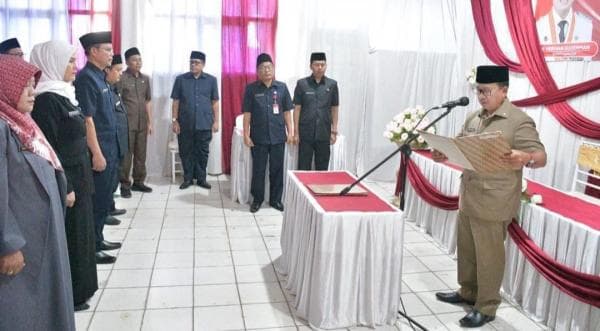 Bupati Cianjur Lantik Puluhan Kepala Sekolah SD&SMP Berikut Nama dan Jabatan Barunya Bupati Cianjur Lantik Puluhan Kepala Sekolah SD&SMP Berikut Nama dan Jabatan Barunya