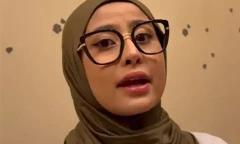 Doa Netizen Semoga Istiqomah, Awakrim Tampil Pakai Hijab Doa Netizen Semoga Istiqomah, Awakrim Tampil Pakai Hijab