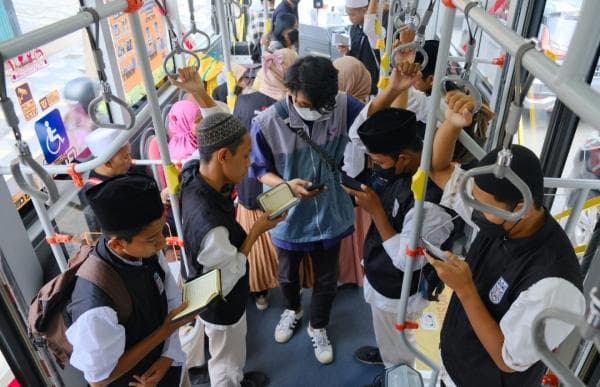 SMA IPIEMS Ajak Tunanetra Ngaji On The Bus, Begini Serunya SMA IPIEMS Ajak Tunanetra Ngaji On The Bus, Begini Serunya