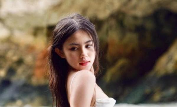 Potret Seksi Zoe Levana Pakai Busana Terbuka, Bikin Netizen Klepek-Klepek Potret Seksi Zoe Levana Pakai Busana Terbuka, Bikin Netizen Klepek-Klepek