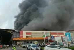 Mall Botania di Kawasan Batam Center Terbakar, Ratusan Kios dan Toko Ludes