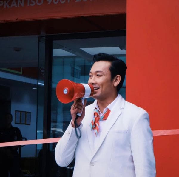 Resmi Jadi `CEO` Lion Parcel, Ini Tugas Denny Sumargo Resmi Jadi `CEO` Lion Parcel, Ini Tugas Denny Sumargo