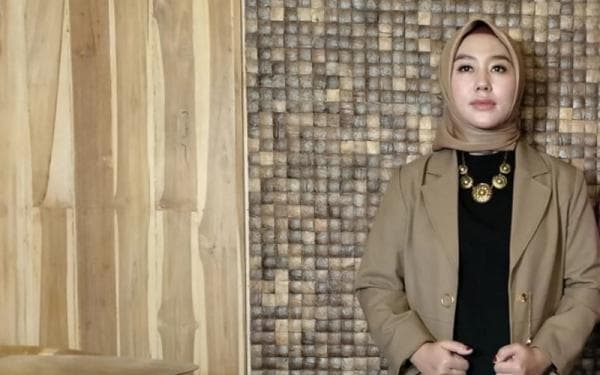 Pamer Kemesraan Bareng Dedi Mulyadi di Atas Panggung, Gita KDI Ngaku Begini Pamer Kemesraan Bareng Dedi Mulyadi di Atas Panggung, Gita KDI Ngaku Begini