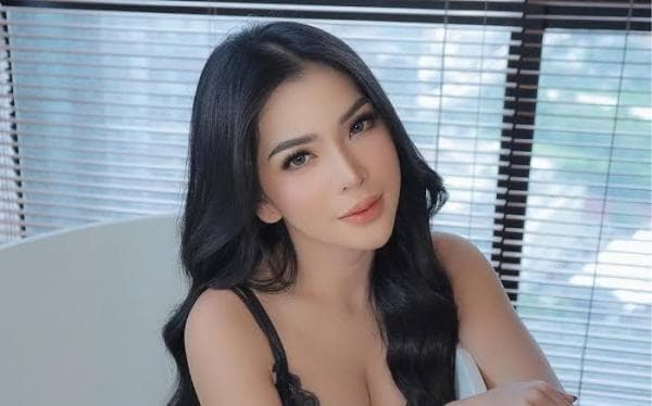 Wow, Potret Seksi Dina Santika Pose Menggoda di Bathtup Wow, Potret Seksi Dina Santika Pose Menggoda di Bathtup