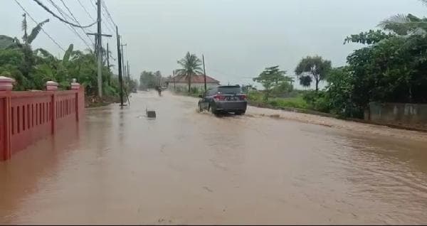 Jalan Nasional Malingping Bayah Tergenang Banjir, Arus Lalin Tersendat Jalan Nasional Malingping Bayah Tergenang Banjir, Arus Lalin Tersendat