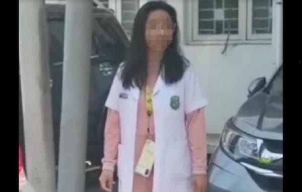Dokter Muda Ngamuk, Tarik Paksa Wanita Turun dari Mobil Viral Dokter Muda Ngamuk, Tarik Paksa Wanita Turun dari Mobil Viral