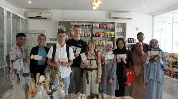 ITS Kenalkan Produk UMKM Surabaya pada Mahasiswa Asing, Ini Harapannya ITS Kenalkan Produk UMKM Surabaya pada Mahasiswa Asing, Ini Harapannya