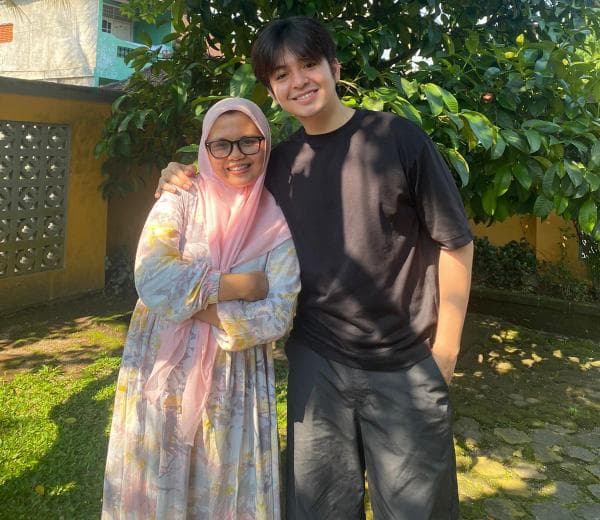 Artis Muda Angga Yunanda Pulang Kampung ke Lombok, Didatangi Fans Ngaku Ngidam Pengen Ketemu Artis Muda Angga Yunanda Pulang Kampung ke Lombok, Didatangi Fans Ngaku Ngidam Pengen Ketemu