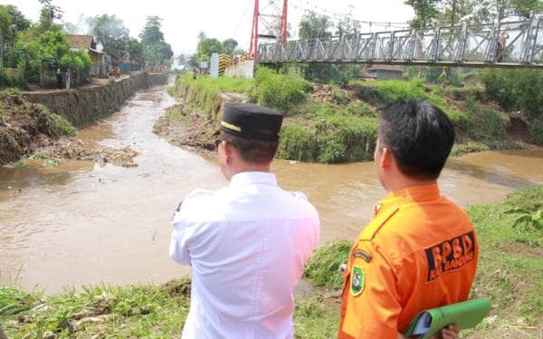 Picu Banjir, Dadang Supriatna Minta BBWS Keruk Sedimentasi Sungai Citarum Picu Banjir, Dadang Supriatna Minta BBWS Keruk Sedimentasi Sungai Citarum