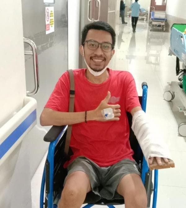 Tragis, Peternak Ular Terkena Gigitan Ternaknya Sendiri Hingga Bengkak dan Dibawa Ke RS Tragis, Peternak Ular Terkena Gigitan Ternaknya Sendiri Hingga Bengkak dan Dibawa Ke RS