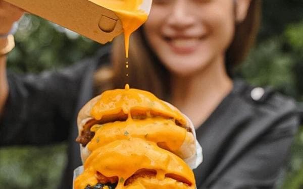 Tempat Makan Viral Bandung, Pengunjung Bisa Masak Sendiri di Bomber Burger Tempat Makan Viral Bandung, Pengunjung Bisa Masak Sendiri di Bomber Burger