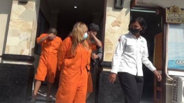 Tak Punya Uang, Perempuan Berambut Pirang Ini Rela Barter Layanan Ranjang dengan Sabu Tak Punya Uang, Perempuan Berambut Pirang Ini Rela Barter Layanan Ranjang dengan Sabu